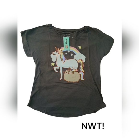 Tops - NWT Cute Pusheen Tee Size Small